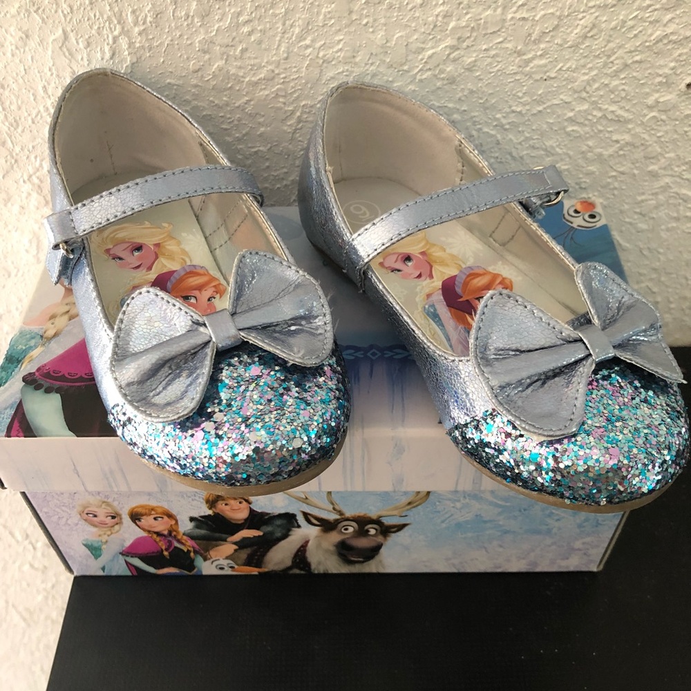 ❄️❄️Little girl frozen shoes!!❄️❄️